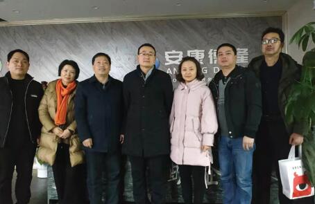市、區(qū)科技局一行領(lǐng)導(dǎo)蒞臨參 觀指導(dǎo)